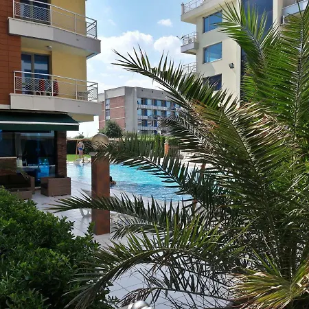 Elizabeth 3 Pomorie